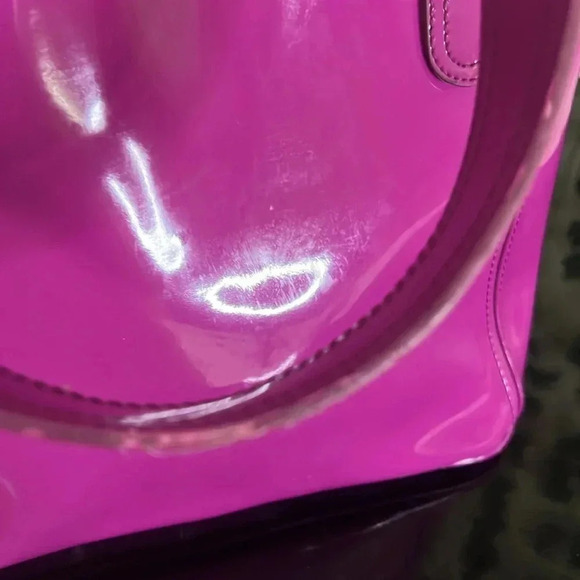 Ted Baker bag in beautiful purple. floral lining with snap closure - Picture 7 of 12